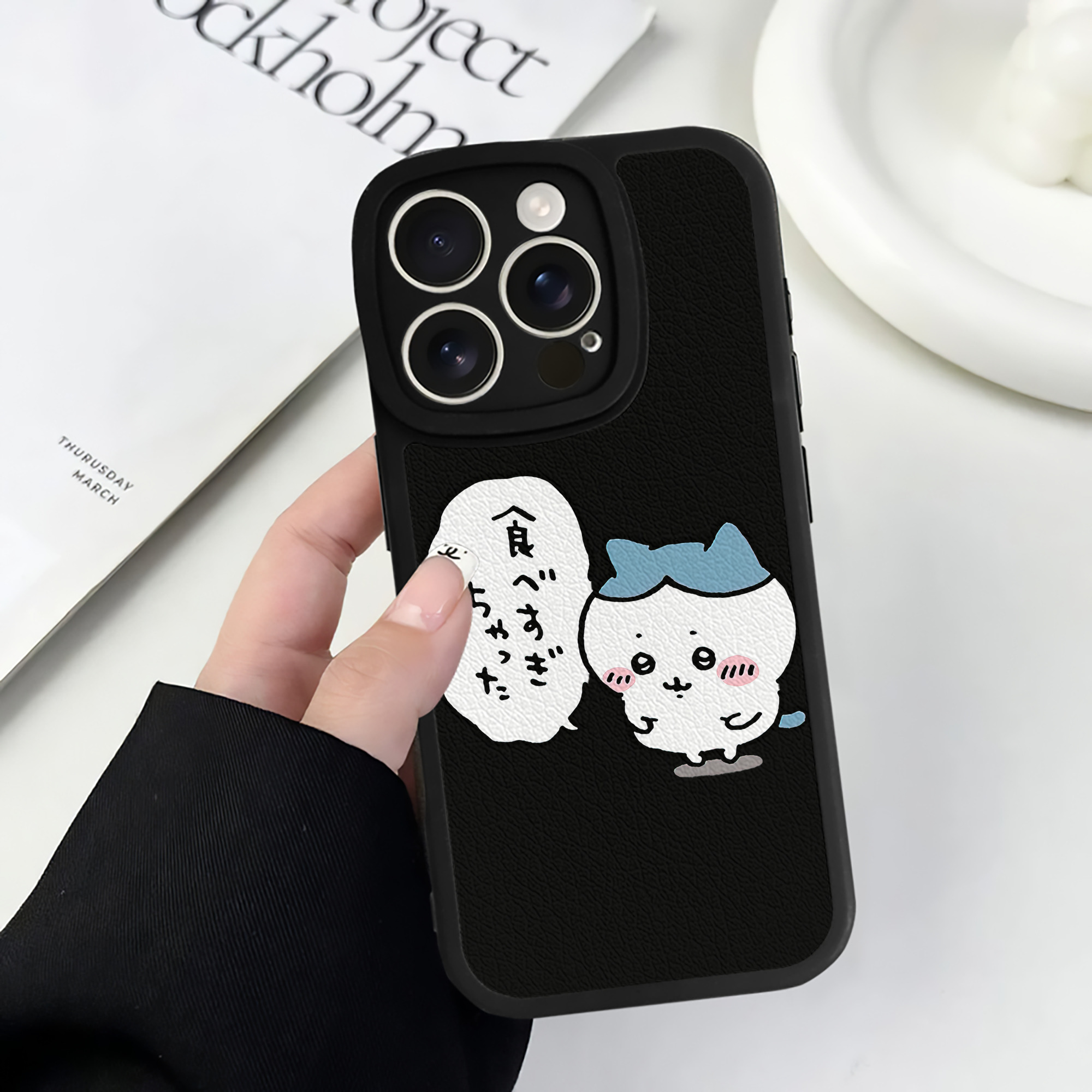 （画像用） ちいかわ ハチワレ Chii-kawa hachiware 【iPhone 16シリーズ対応】シリコンスマホケース（レザー調） 材質：シリコン